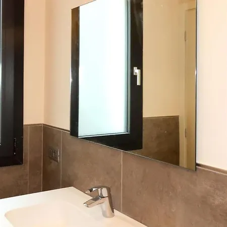 Sleeps 7 Pool Air Con Wifi Nyaraló *