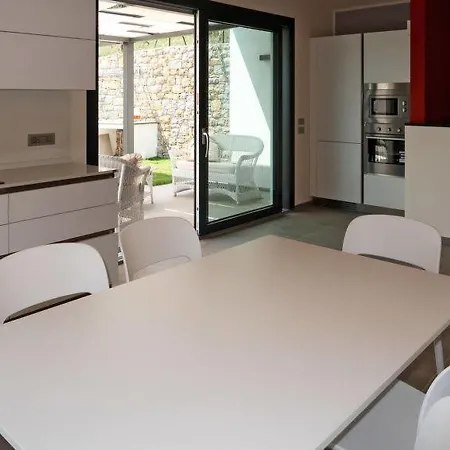 Nyaraló Sleeps 7 Pool Air Con Wifi Corradi