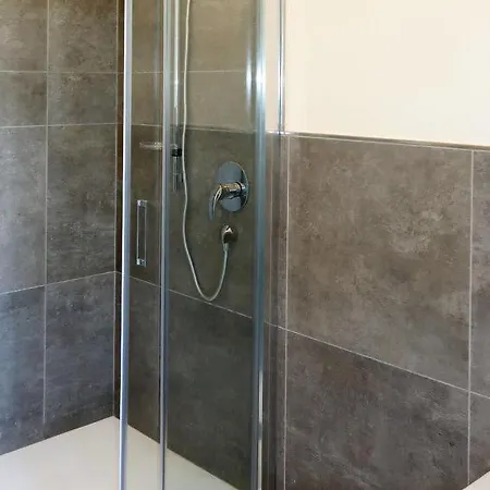 Sleeps 7 Pool Air Con Wifi Nyaraló *